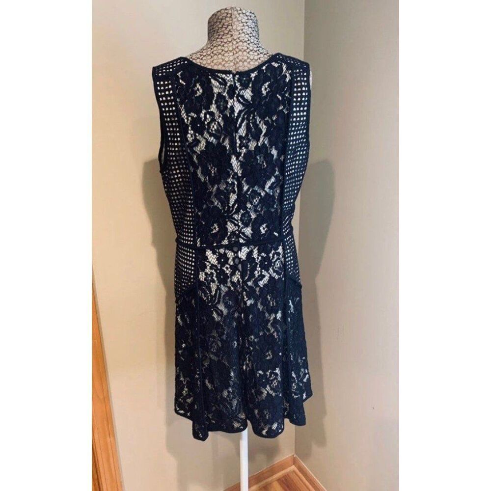 Dress - Picture 9 of 10